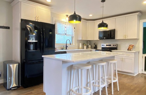 Nashville House | 1960s Ranch Nashville 3BR - Cozy Vibes & Dog Yard