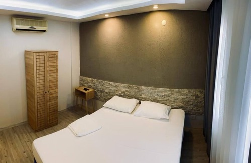 Cesme Hotel | 1989 Hotel Sebat