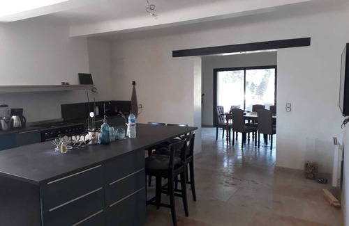 Robion House | 19th century farmhouse in the Luberon with private pool for 14/16 people