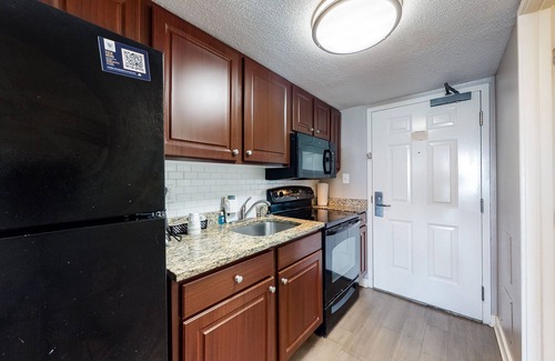 Myrtle Beach Apartment | 19th-floor oceanfront studio with AC, WiFi, pool & hot tub - snowbird-friendly