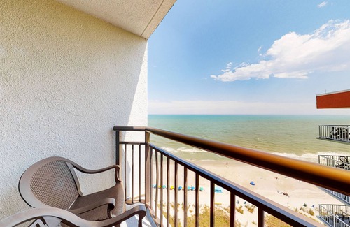 Myrtle Beach Apartment | 19th-floor oceanfront studio with AC, WiFi, pool & hot tub - snowbird-friendly