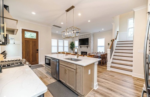 Southern Pines House | 19th Hole - Downtown, Park, Pickleball, Sim Access