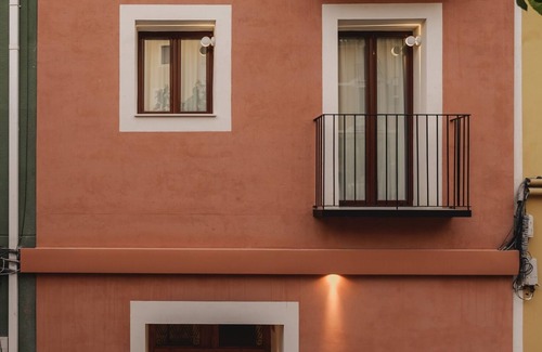 Old Town Apartment | 1A | Premier Apartment by Pau Suites