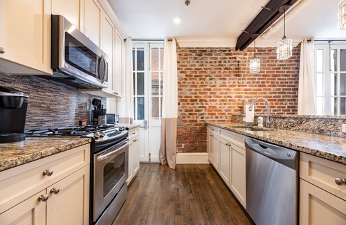 French Quarter Apartment | 1B/1B - Evangeline - 60 Day Min. Rental