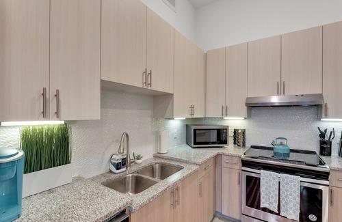 Fort Worth Apartment | 1B1B LUX 1st Flr Apt-2min to TCU+King Bed+Pool+Gym