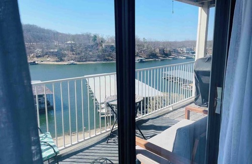 Lake Ozark Condo | 1bd 1 ba Lakeview Condo with private balcony