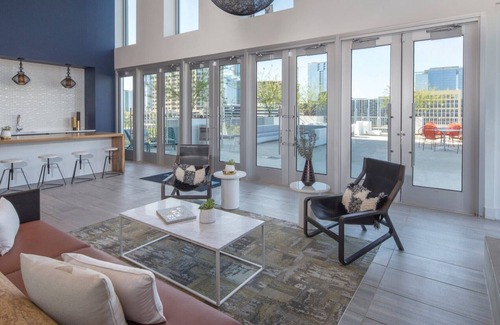 Civic District Resort | 1BD/Austin - Rooftop Pool & Firepit, BBQ!