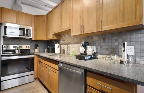 Downtown Cleveland Bed & Breakfast | 1bd Modern Loft in DT Cleveland