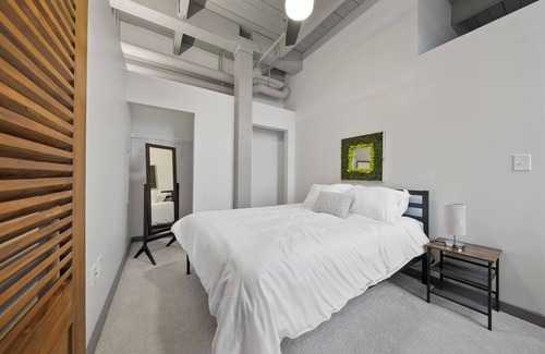 Downtown Cleveland Bed & Breakfast | 1bd Modern Loft in DT Cleveland