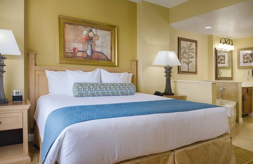 Lake Buena Vista Resort | 1BD/Orlando near Disney - Private Living Area, Full Kitchen, W/D and Balcony!