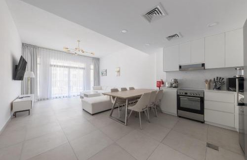 Umm Suqeim 3 Apartment | 1bd Partial Burj Al Arab View Prime Location