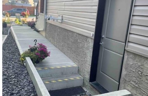 Calgary Apartment | 1Bdrm Suite- Howse Den