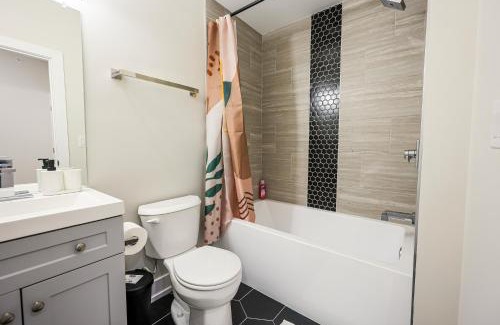 Mantua Apartment | 1bed1bath-kingbed-wifiwdcentral