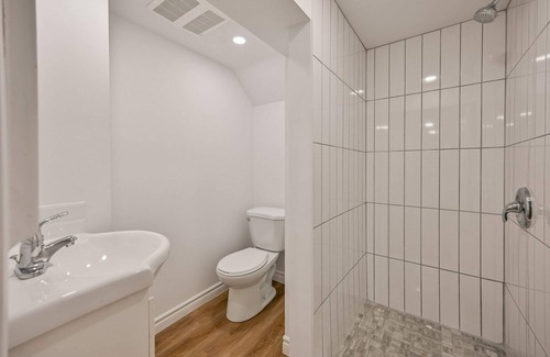 Burlington Apartment | 1Bedroom Lower Level unit |Ensuite laundry|Private