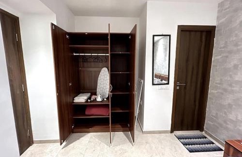 Hiranandani Gardens Apartment | 1BHK in Hiranandani Powai D