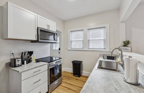Indianapolis House | 1BR/1BA Cozy Home - Pet Friendly - 3 min to Butler Univ.