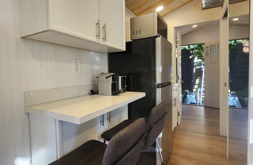 Woodland Hills Cottage | 1BR 1BA tiny home with W/D a few steps away from Kaiser Woodland Hills