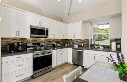 Carlsbad House | 1br - 700ft2 - Cozy Brand New Casita Home, La Costa. Utilities Included