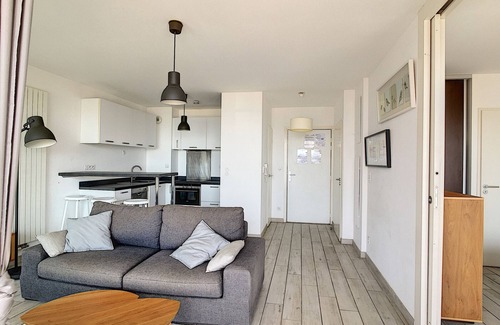 Carnon-Plage Apartment | 1BR Apartment for 4 in Carnon - Terrace, Garage, Steps from the Beach