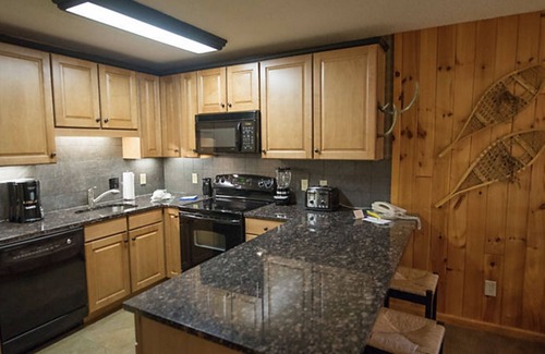 Banner Elk Condo | 1BR Banner Elk Villa on Resort w/Amenities