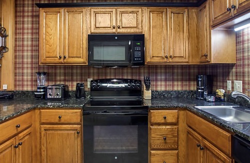 Banner Elk Condo | 1BR Banner Elk Villa on Resort w/Amenities