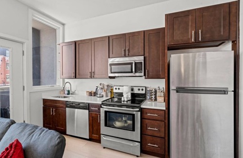 Fairmount Apartment | 1BR | BSL Subway | Steps to Met | Family Friendly