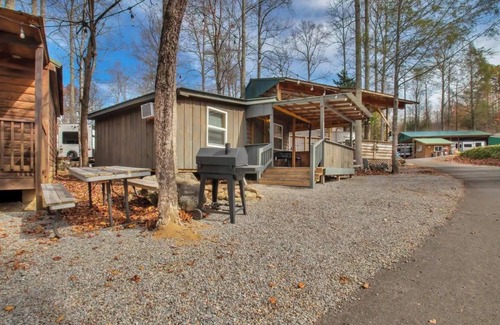 Gatlinburg - Pigeon Forge Cabin | 1BR Cabin in Gatlinburg close to Pigeon Forge