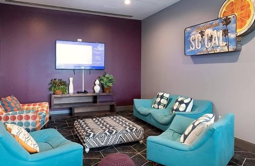 Anaheim Resort Condo | 1br Condo SoCal Thrill Seek in Theme Parks!