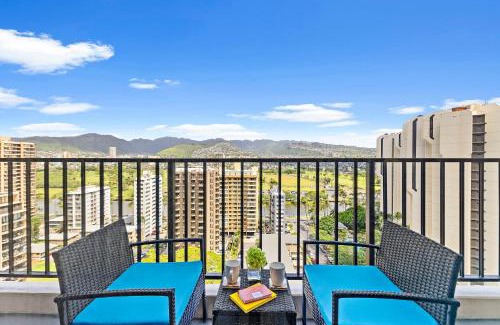 Waikiki Apartment | 1BR Condo with Beautiful Mountain Views and Free Parking!