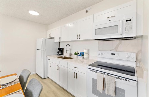 Waikiki Apartment | 1BR Condo with Beautiful Mountain Views and Free Parking!