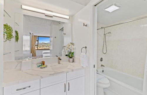 Waikiki Apartment | 1BR Condo with Beautiful Mountain Views and Free Parking!