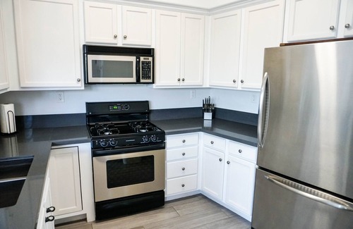 La Jolla Condo | 1BR Cozy La Jolla Condo, in a boutique building in the heart of Bird Rock