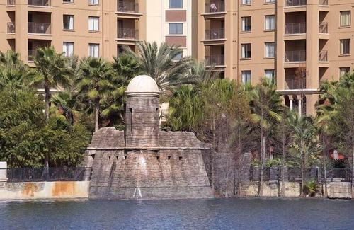 Lake Buena Vista Condo | 1BR Deluxe Condo Near Disney Free Shuttle To Park