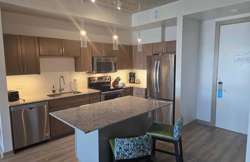 West End Condo | 1br Deluxe Unit Rooftop Pool Austin Skyline Views!