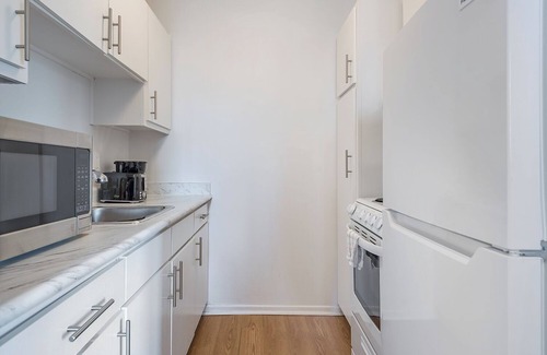 Quartier des Spectacles Apartment | 1BR Downtown MTL | Walk to Old Port