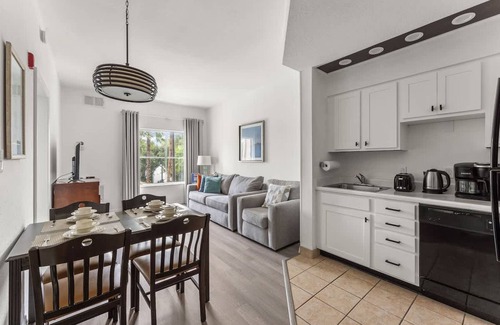 Florida Central Atlantic Coast Apartment | 1BR Free Shuttle to Disney Parks