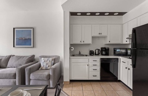 Florida Central Atlantic Coast Apartment | 1BR Free Shuttle to Disney Parks