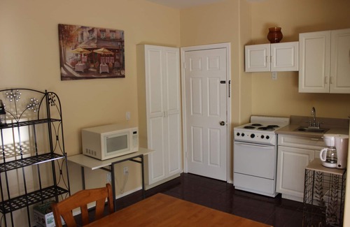 Vista House | 1BR Guest Apartment On Private Estate -KING BED- Pick Oranges by the Front Door