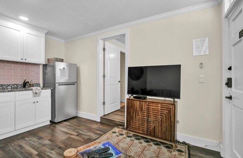 Safety Harbor Hotel | 1BR Haven | Downtown Comfort + Queen Bed Harbor