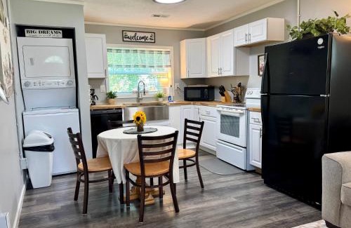 Knoxville Apartment | 1BR Near UT & Hospitals Quiet & Cozy Pet Friendly