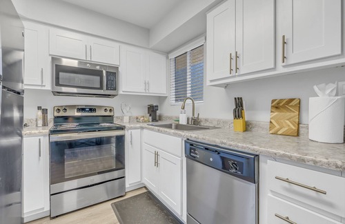 Mesa Apartment | 1BR/Pool/Gym/1 Mi To Banner Hospital