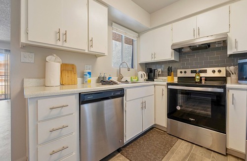 Mesa Apartment | 1BR - Pool - Gym - 1 Mi To Banner Hospital