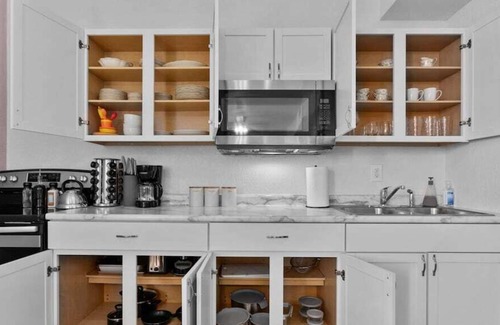 Downtown Kansas City Apartment | 1br|Rivermarket|Near Streetcar Pickup