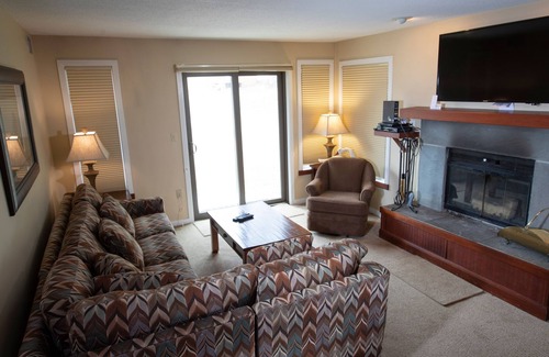 Ludlow Condo | 1br Ski-in, Ski-out At Okemo Mountain Lodge 1 Bedroom Condo by RedAwning