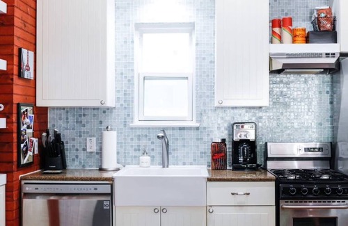 South Congress House | 1br, SoCo - Retro Cowboy Studio - Portoro