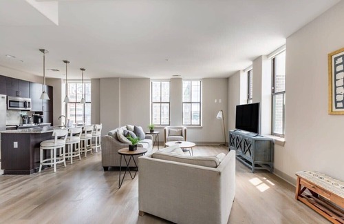 Downtown Baltimore Apartment | 1BR Stylish Apartment With Rooftop Deck & Pool