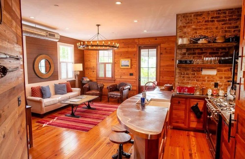 Cannonborough Elliotborough House | 1BR Suite in a Gorgeous Antebellum Mansion
