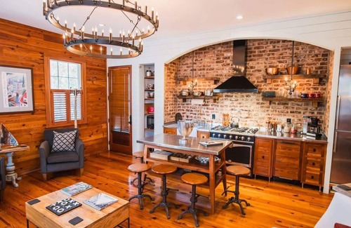 Cannonborough Elliotborough Apartment | 1BR Suite in Stunning Bright Manor House Downtown