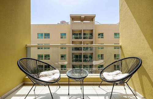 The Greens Apartment | 1BR The Greens Courtyard View