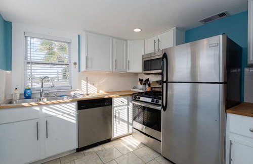 San Jacinto House | 1BR Upper Unit w/Private Deck & Gulf Views, Walk to Beach, Pier & The Strand!